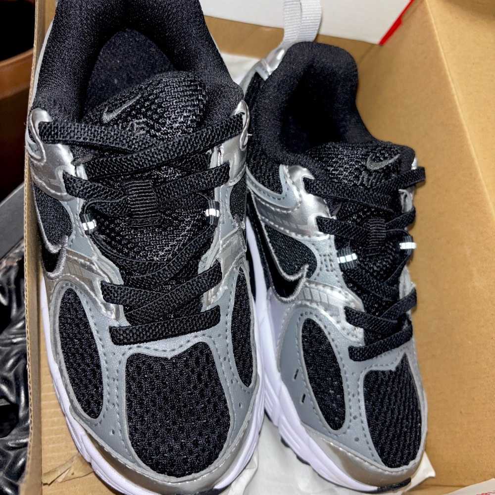 Nike V5 RNR Little Kids' Shoes